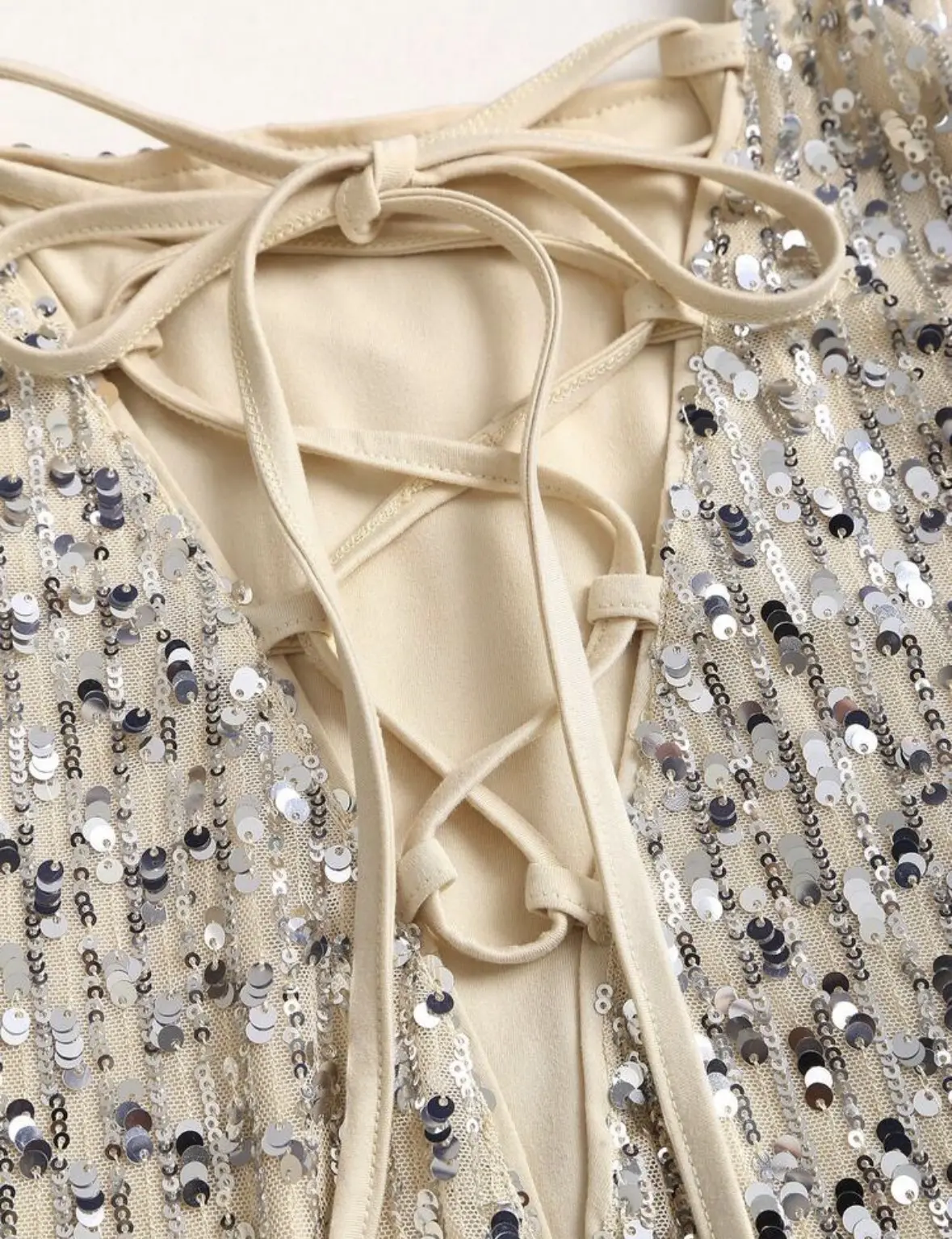 Vestido de lentejuelas en tono albaricoque y plateado Talla S