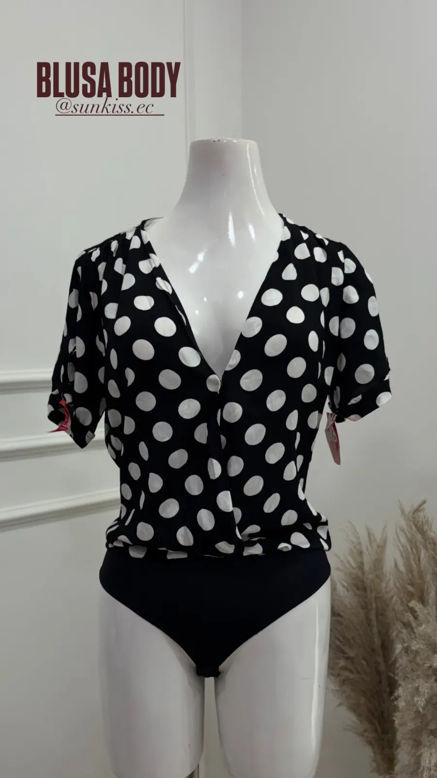 Body negra con circulos blancos talla s EIA01