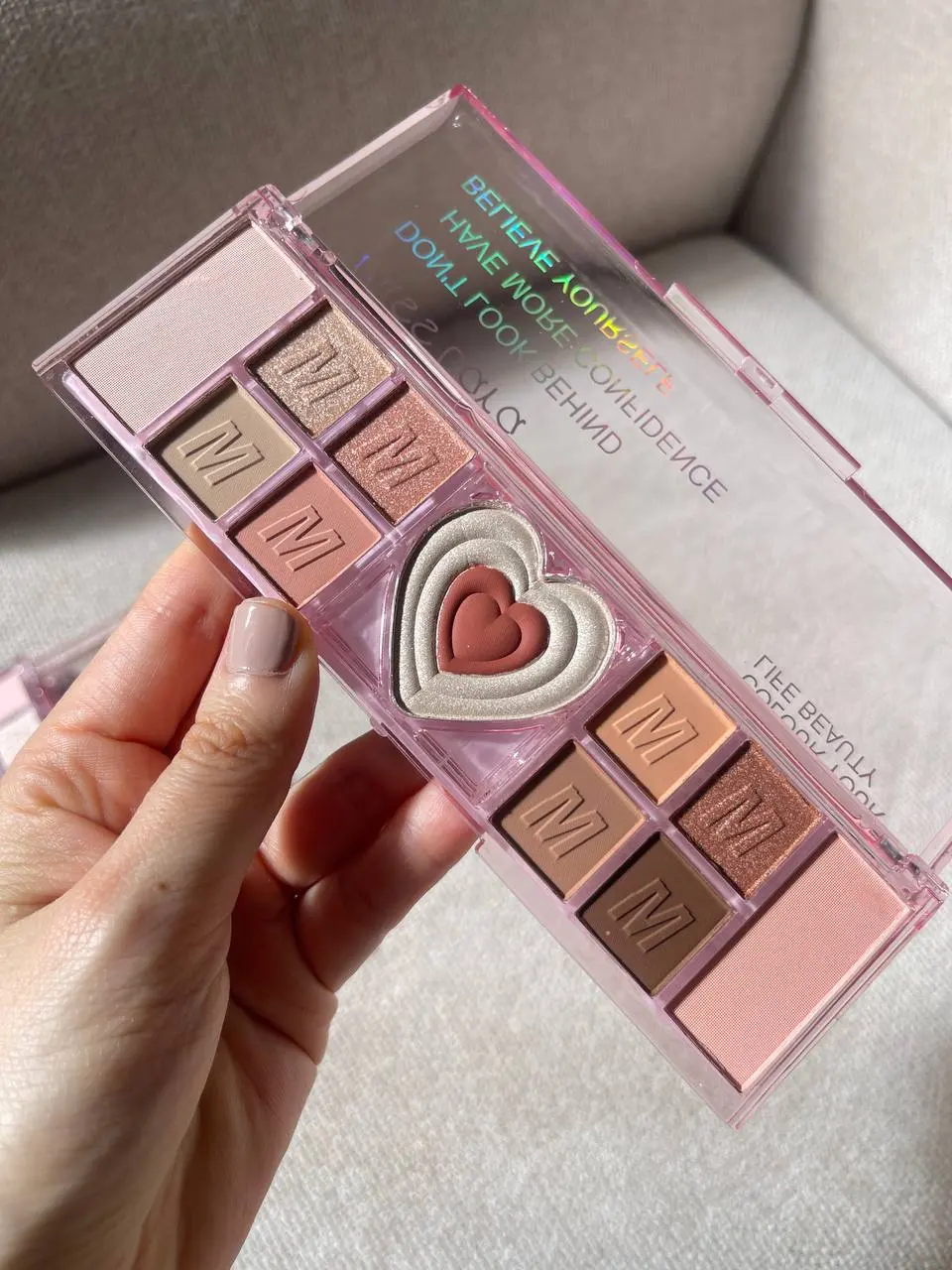 Maquillaje Paleta de sombras miss lara tono 01