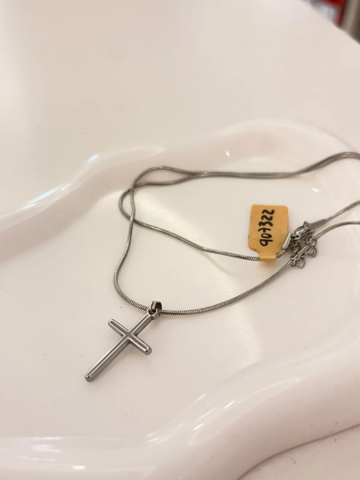COLLAR CRUZ PLATADA FINA