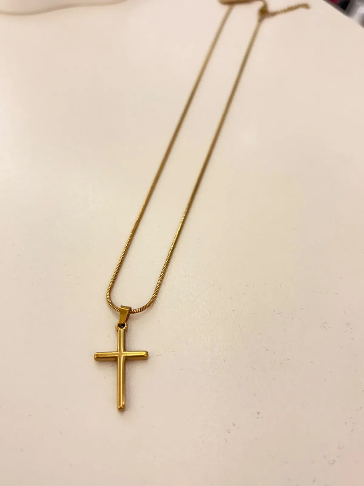 COLLAR CRUZ DORADA FINA