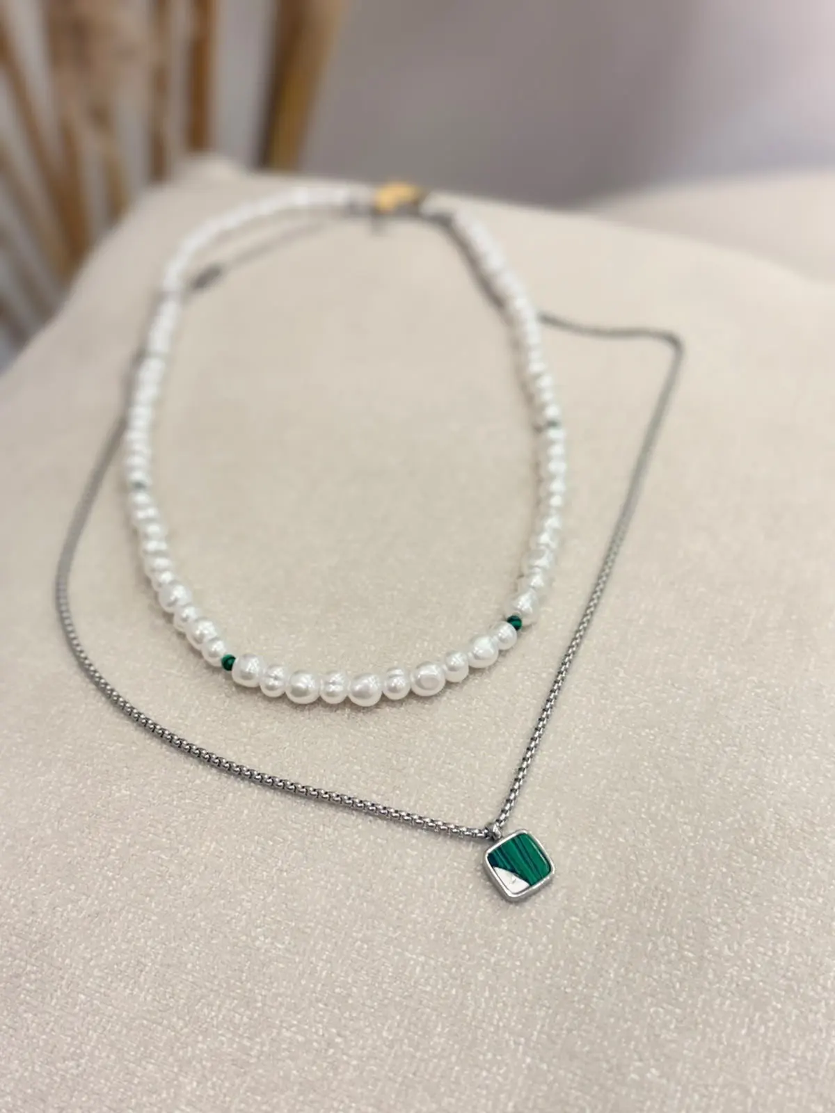 CADENA PLATEADA  BLANCA VERDE