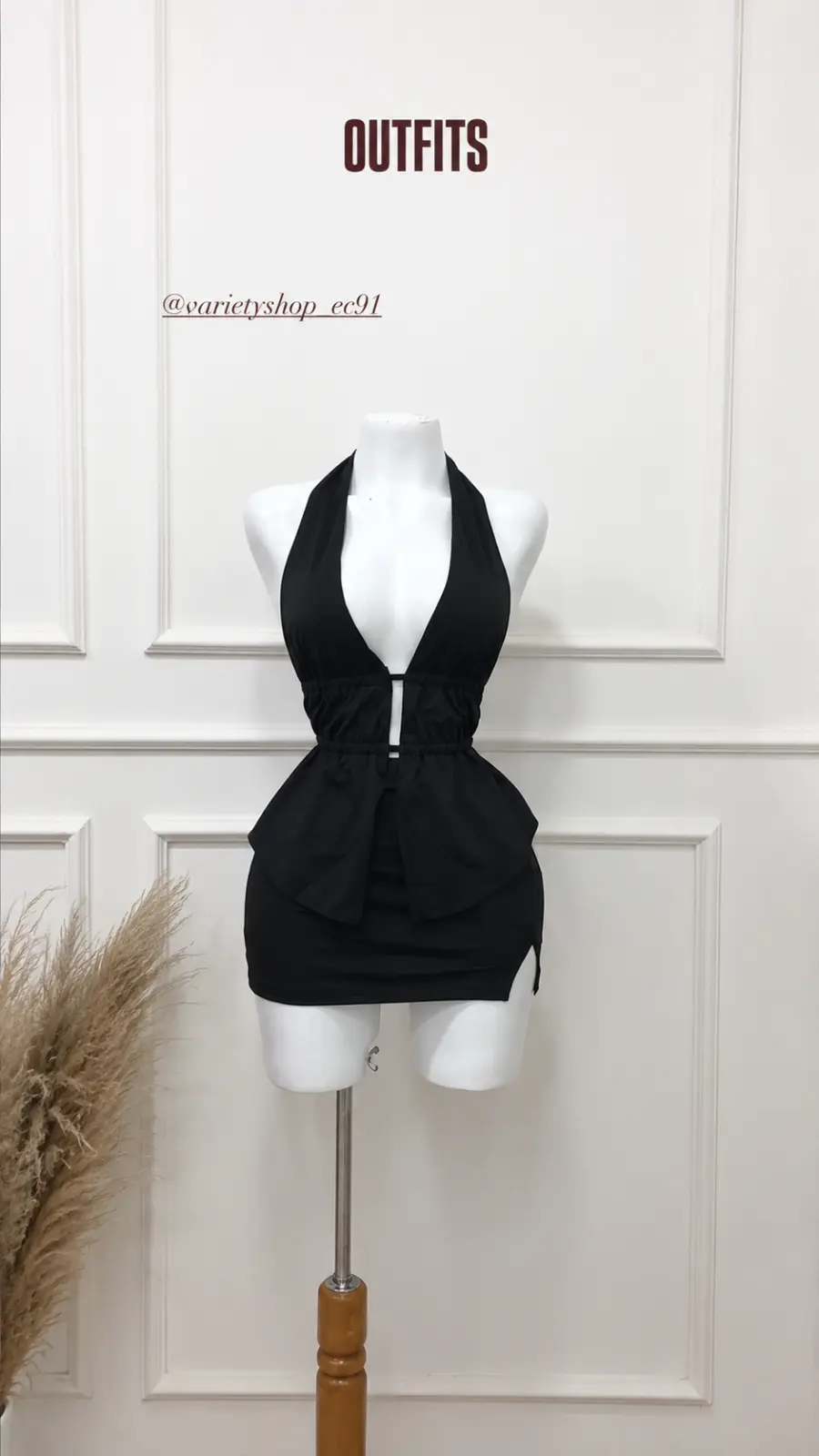 CONJUNTO NEGRO DE FALDA Y BLUSA DE ESPALDA DESCOTADA