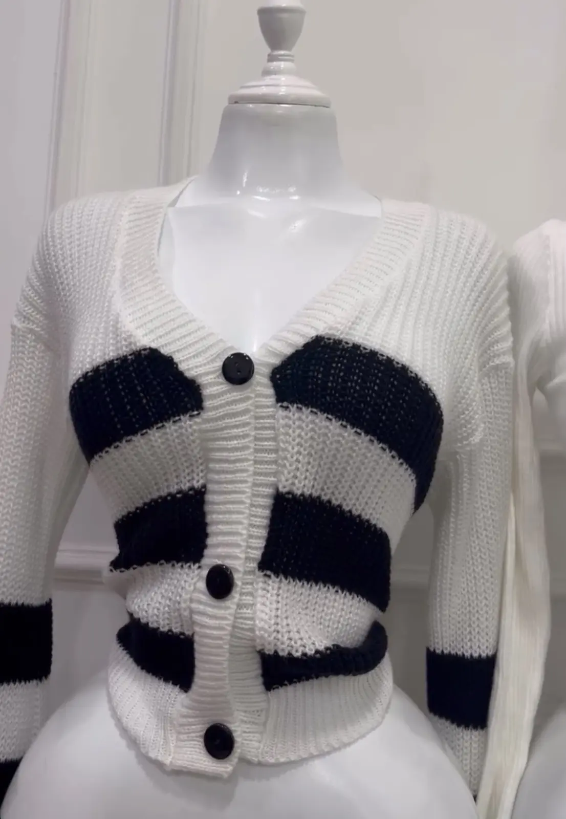 Abrigo de lana blanco con rayas negras S