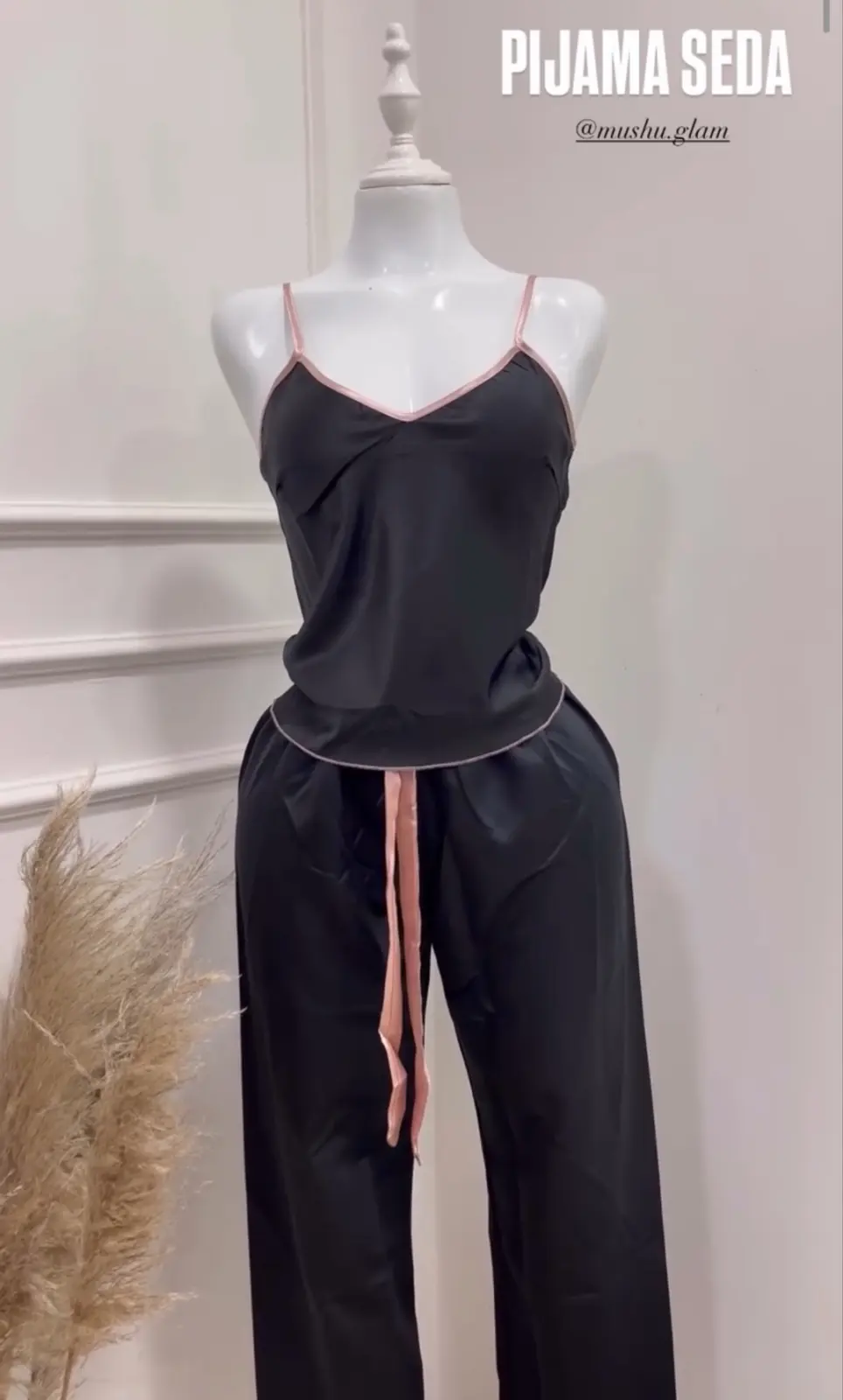 Pijama pantalon largo negro, dos piezas, con borde rosado, Talla "S"