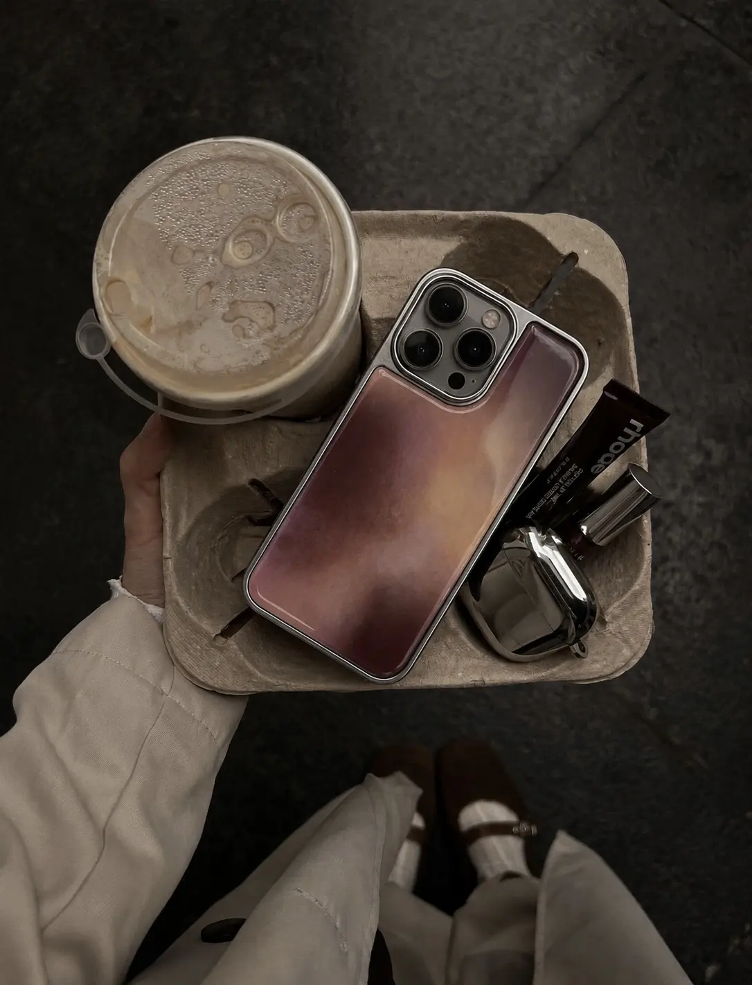 IPHONE CASE 16 PRO MAX DE RESINA CAFÉ DEGRADADO