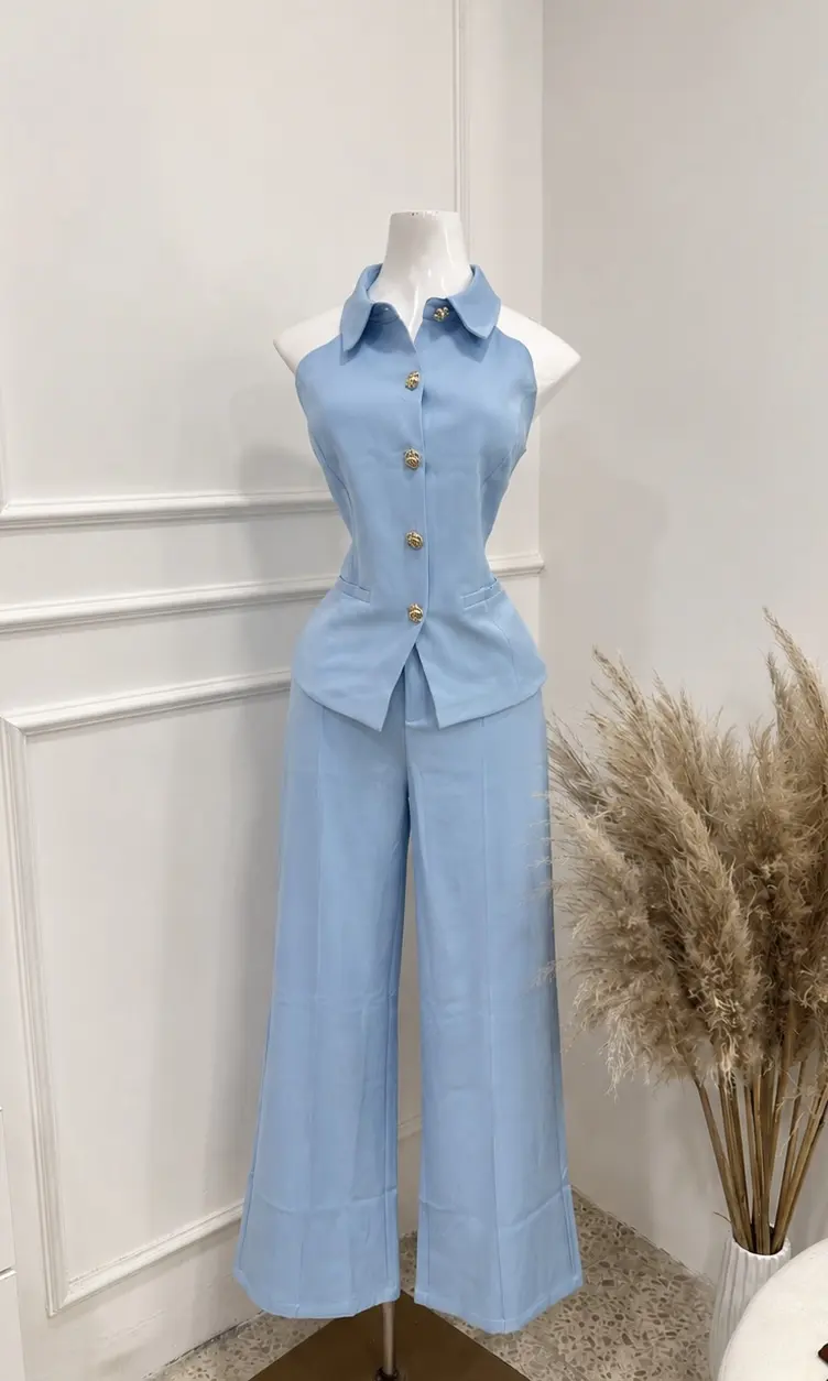 CONJUNTO BLUSA Y PANTALÓN CELESTE