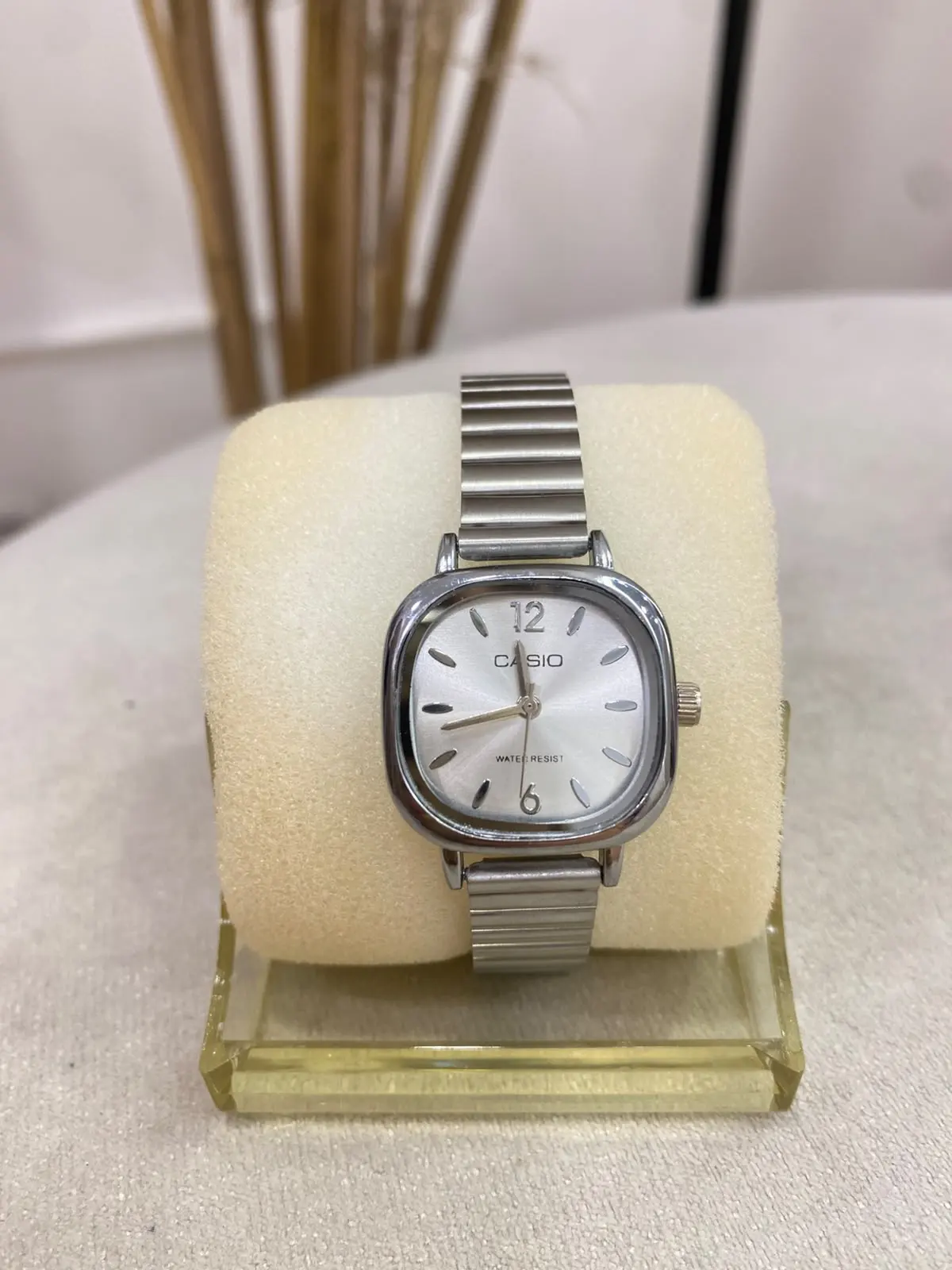 Reloj plateado casio mujer