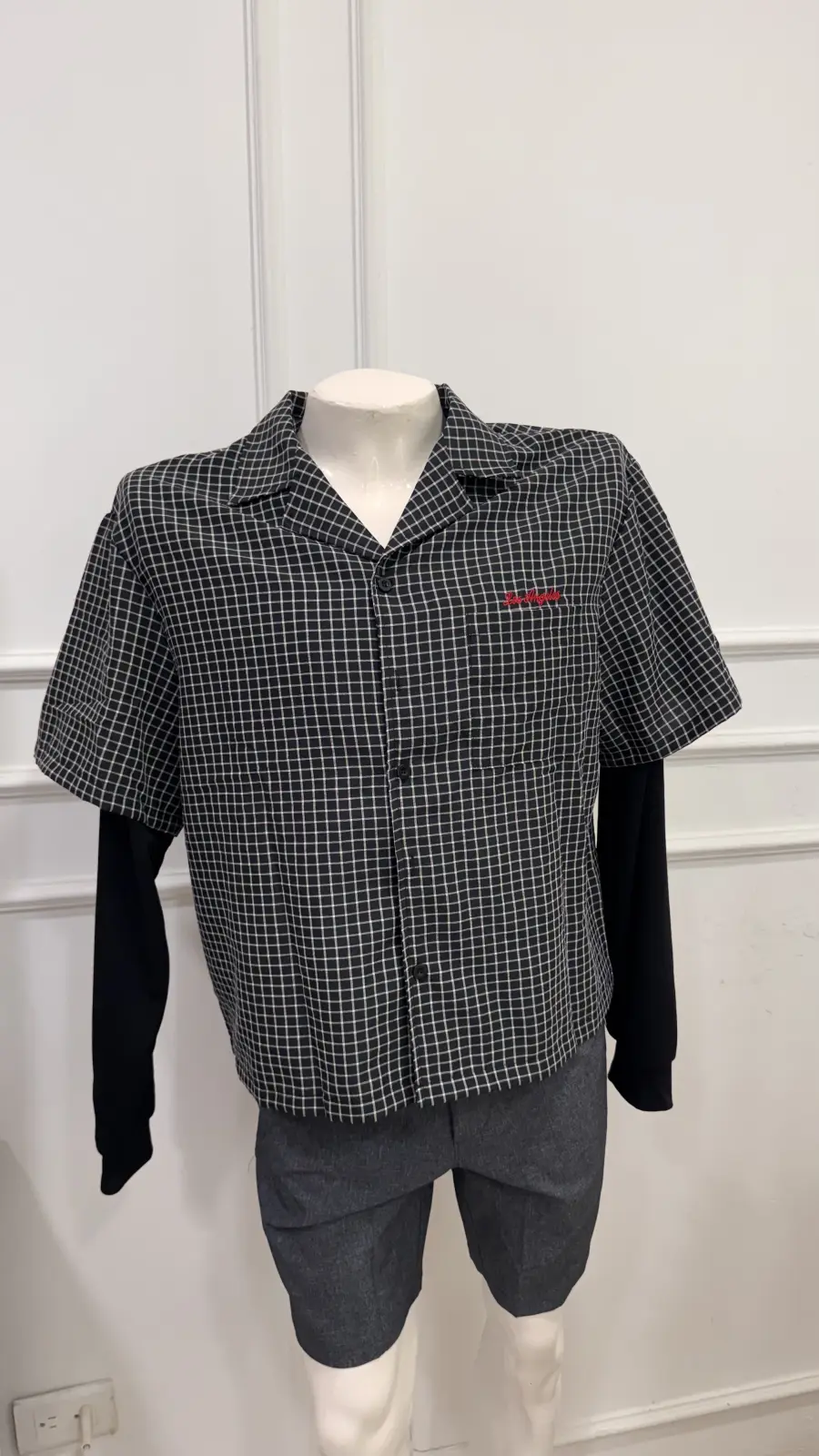 Camisa doble con buso incluido camisa de cuadro en tonos gris y Negro en L