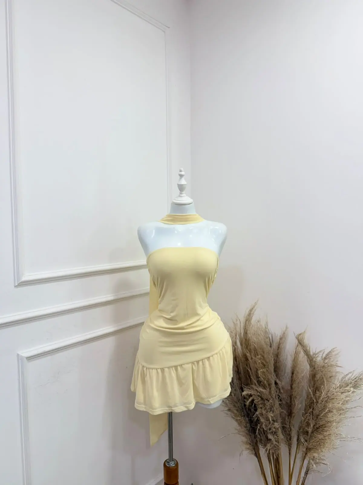 Vestido corto amarillo de malla talla S
