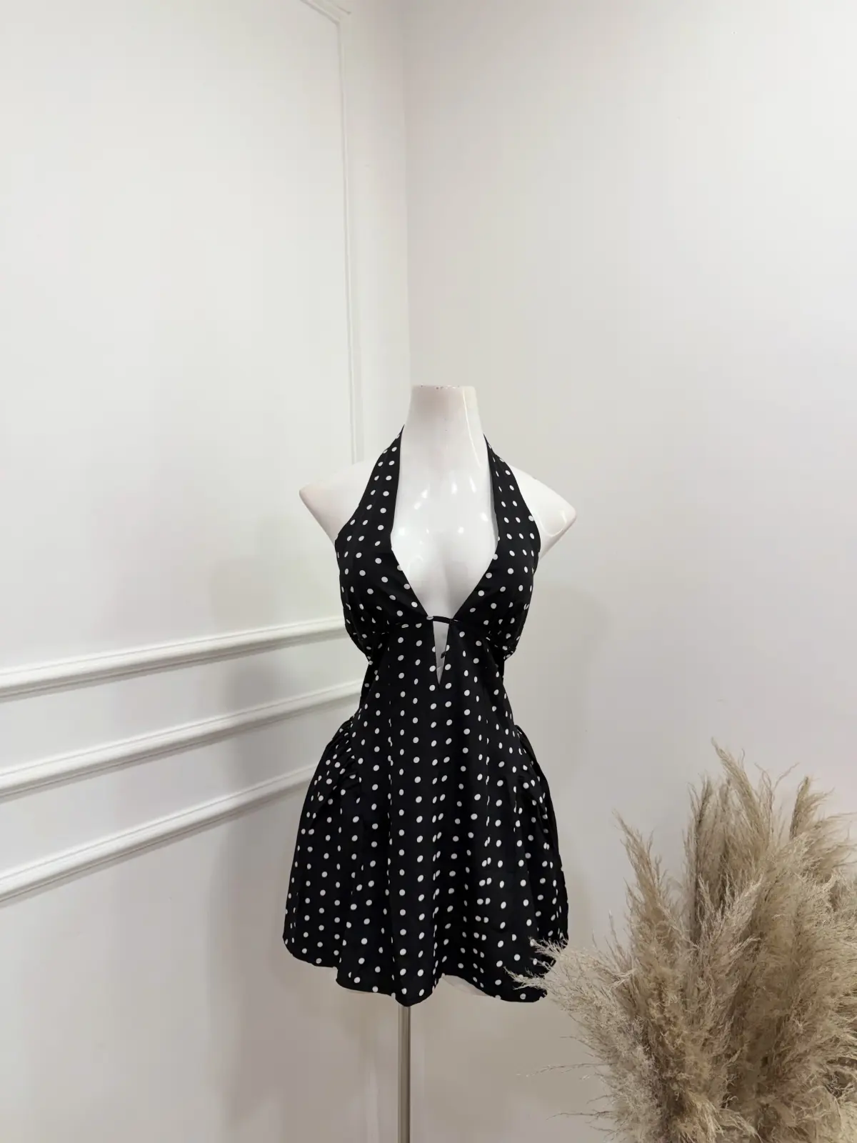 VESTIDO CORTO NEGRO DE BOLAS BLANCAS VE065