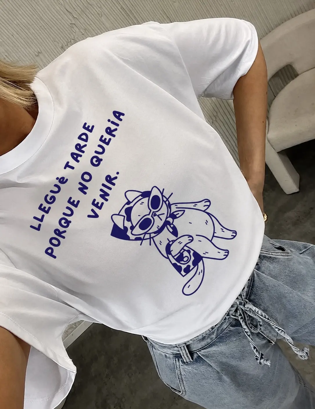 GRAPHIC TEE LLEGUÉ TARDE TALLA L