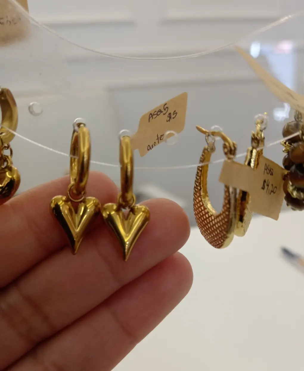 Aretes corazon largo