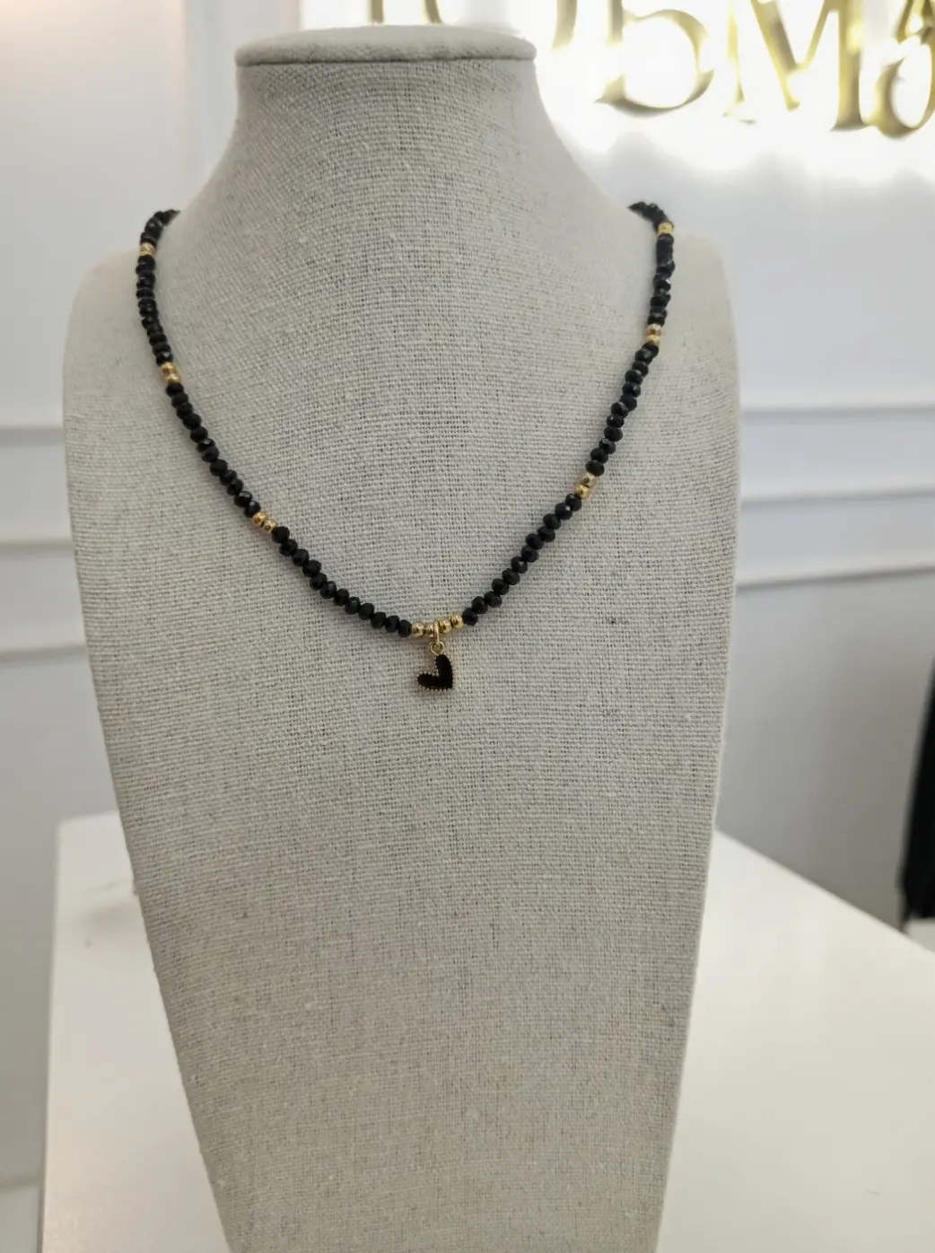 COLLAR NEGRO CRISTALES CORAZON