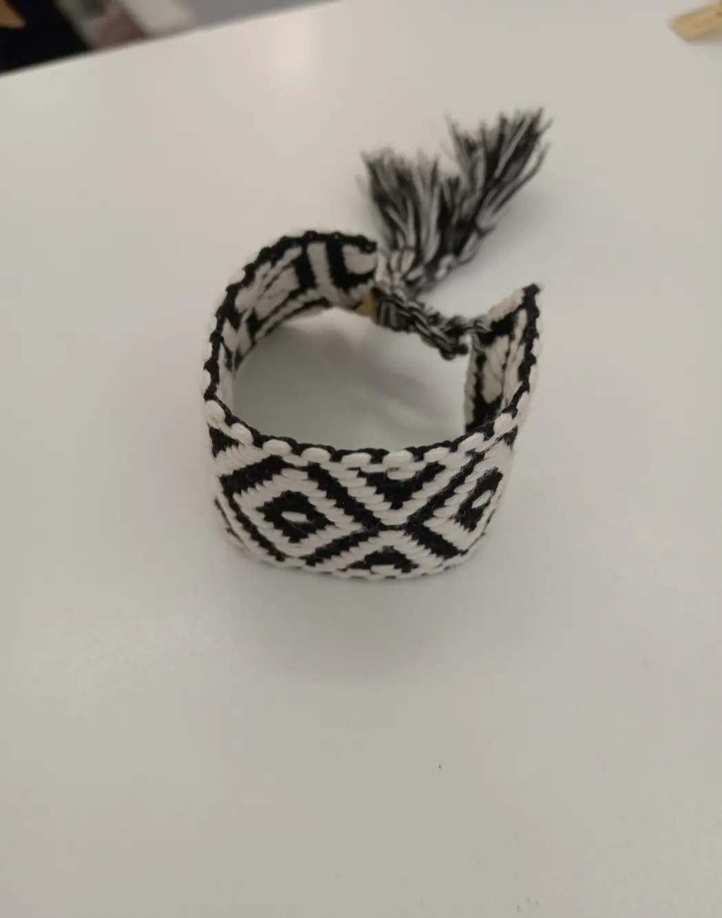 Pulsera de tela tejida