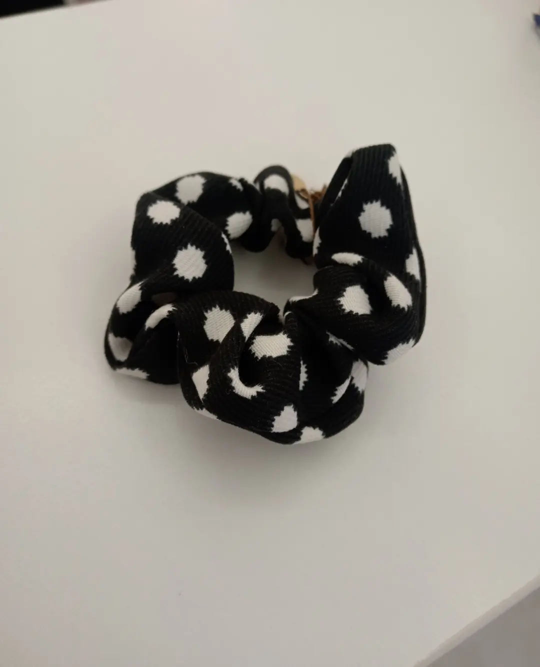 Moño M4 negro bolitas blancas