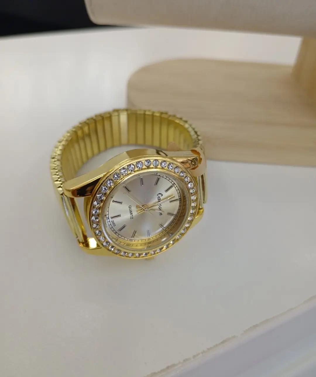reloj unido dorado