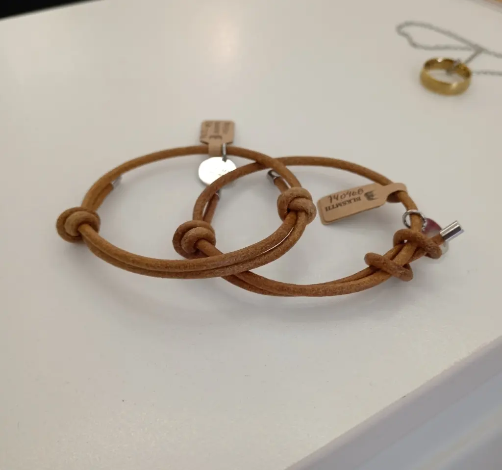 Pulsera marron cuerina