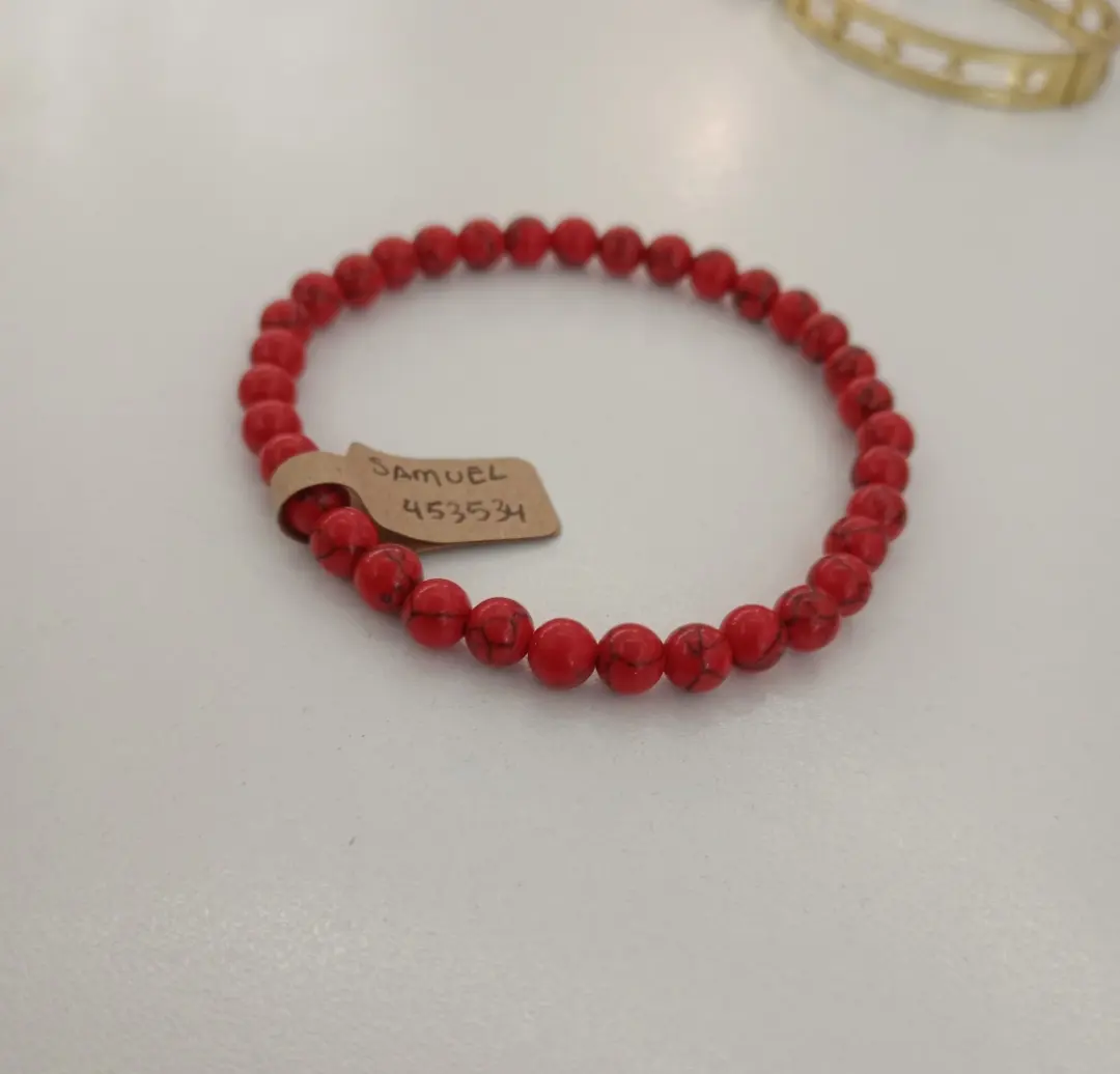 Manilla roja piedras