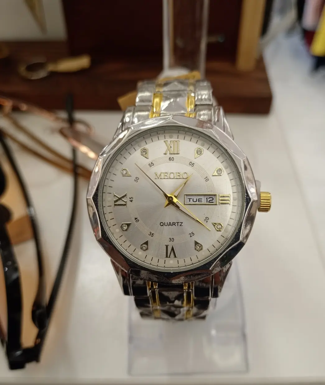 reloj plateado PKR