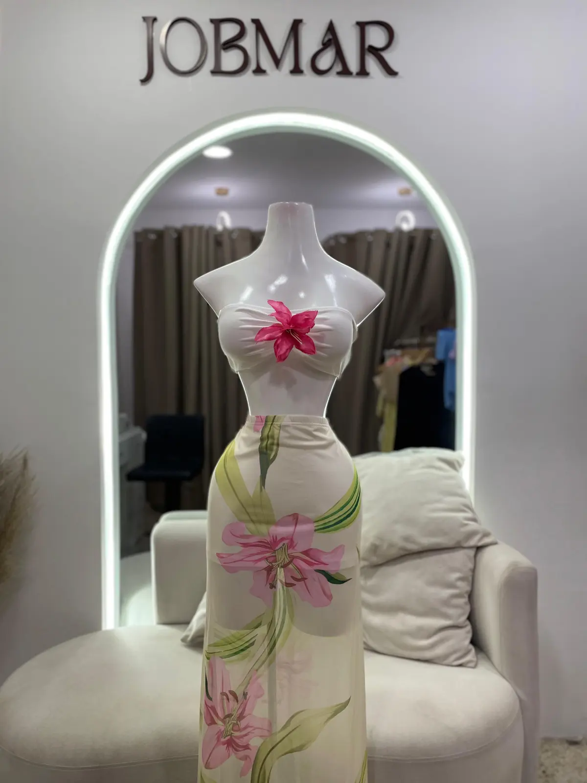 Conjunto falda y top con flor enmedio rosa  talla s