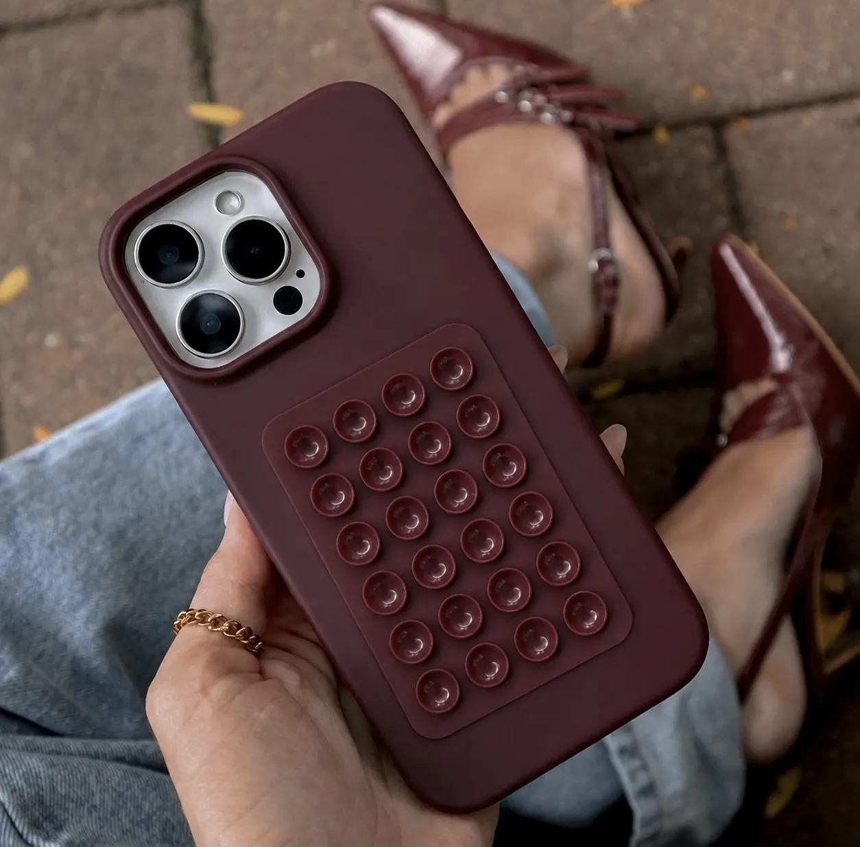 IPHONE CASE 16 PRO VINO CON VENTOSA