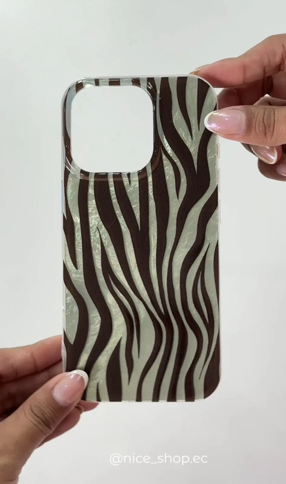 IPHONE CASE 16 PRO DISEÑO ZEBRA