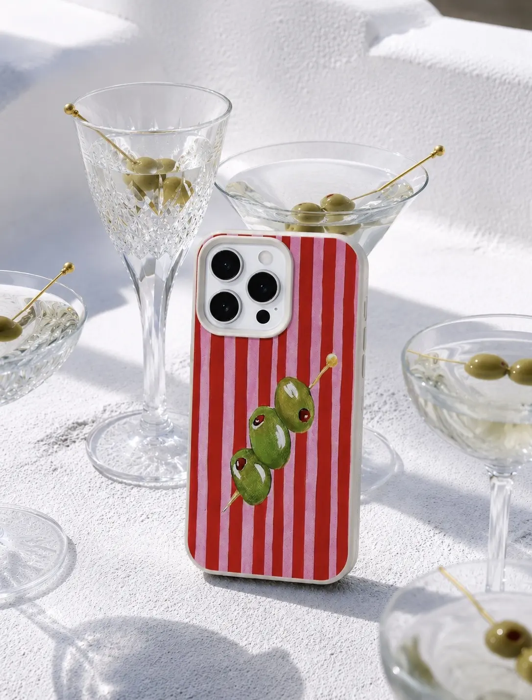 IPHONE CASE 15 PRO RAYAS DISEÑO ACEITUNA