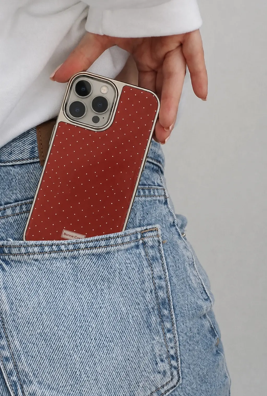 IPHONE CASE 13 PRO ROJO CON PUNTITOS