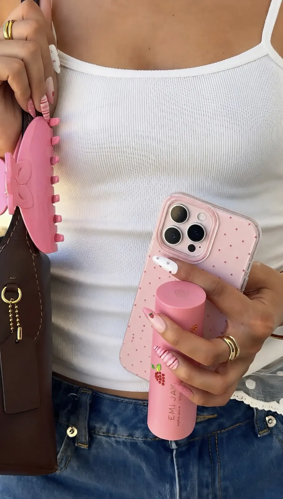 IPHONE CASE 13 PRO MAX ROSADO CON PUNTITOS ROJOS