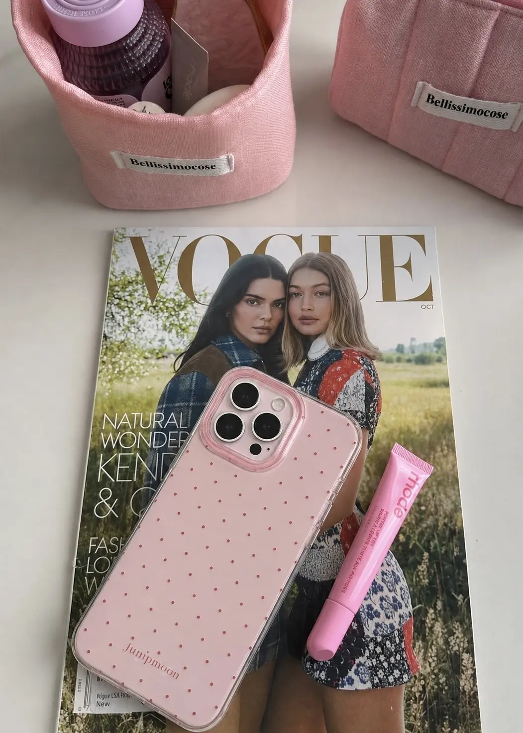 IPHONE CASE 13 PRO MAX ROSADO CON PUNTITOS ROJOS