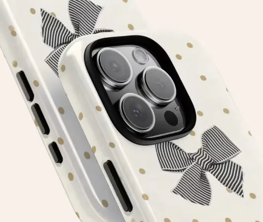 IPHONE CASE 13 PRO DOBLE BEIGE DISEÑO PUNTITOS Y LAZOS DE RAYAS