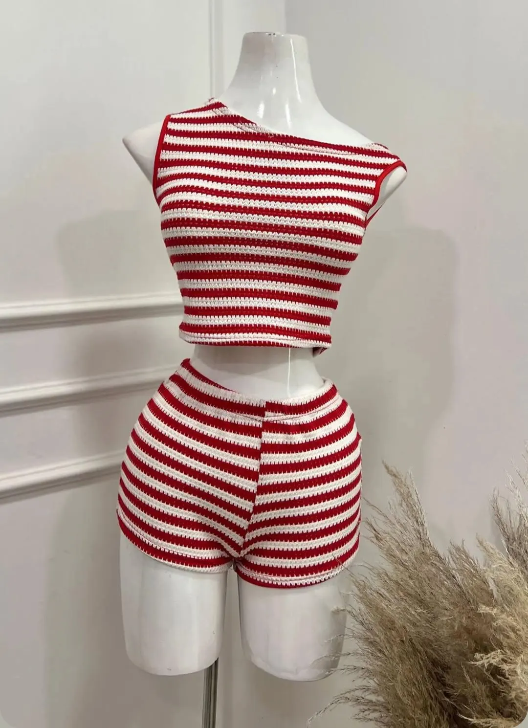 Conjunto playero de rayas rojo y blanco talla m