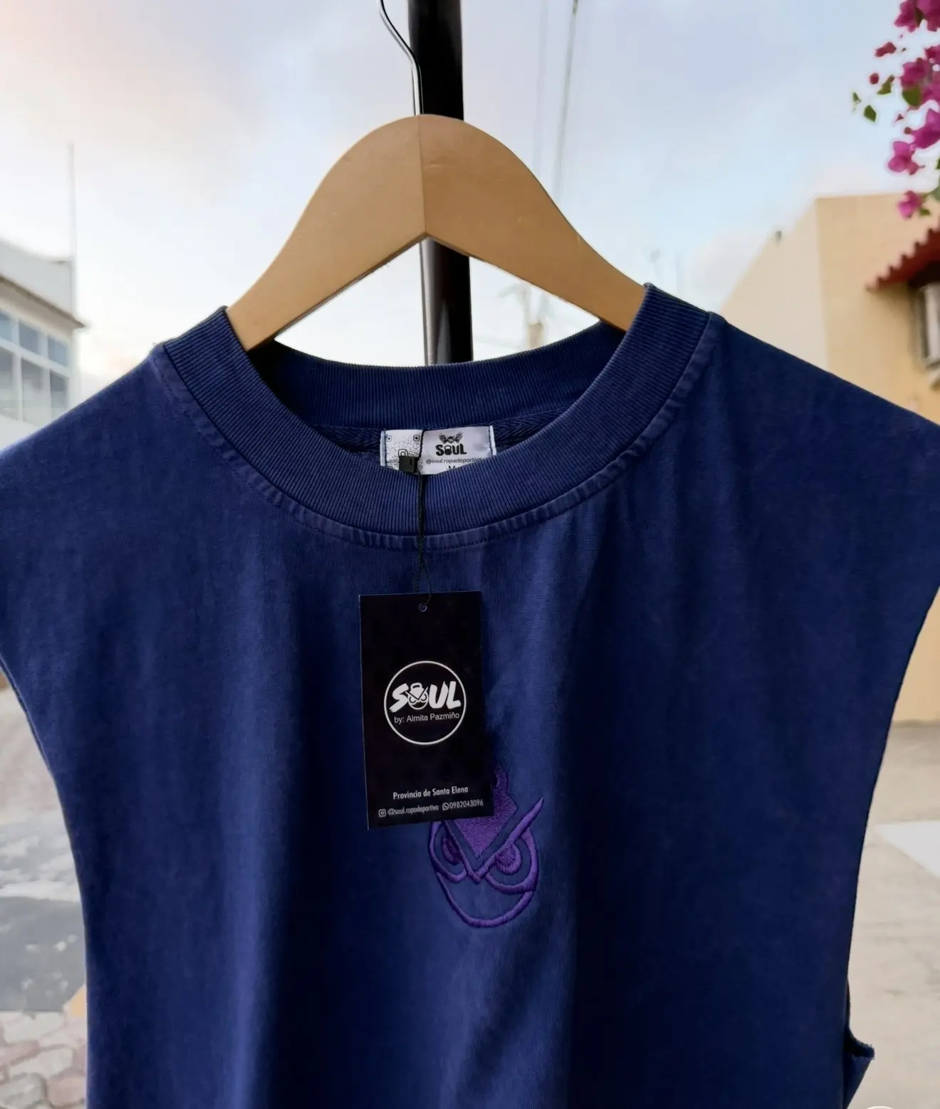 MUSCLE TANK ACID WASH INDIGO - BORDADO "BUHO..." - M