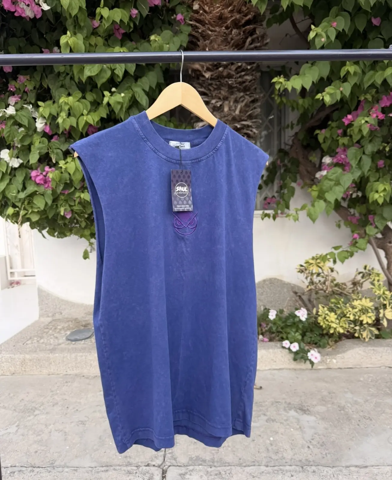 MUSCLE TANK ACID WASH INDIGO - BORDADO "BUHO..." - M