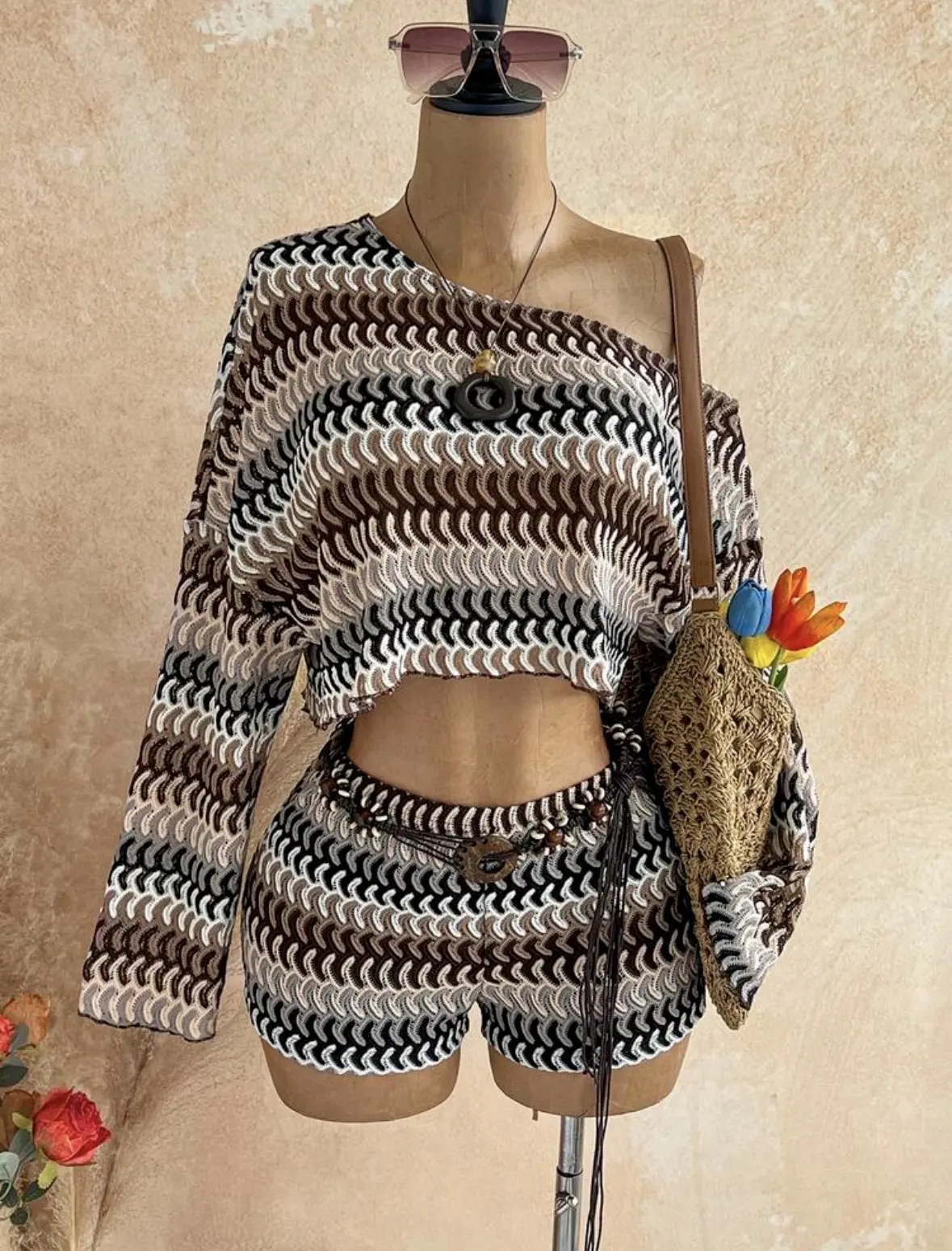 Conjunto de dos piezas color café tipo bordado y forro incorporado Talla M