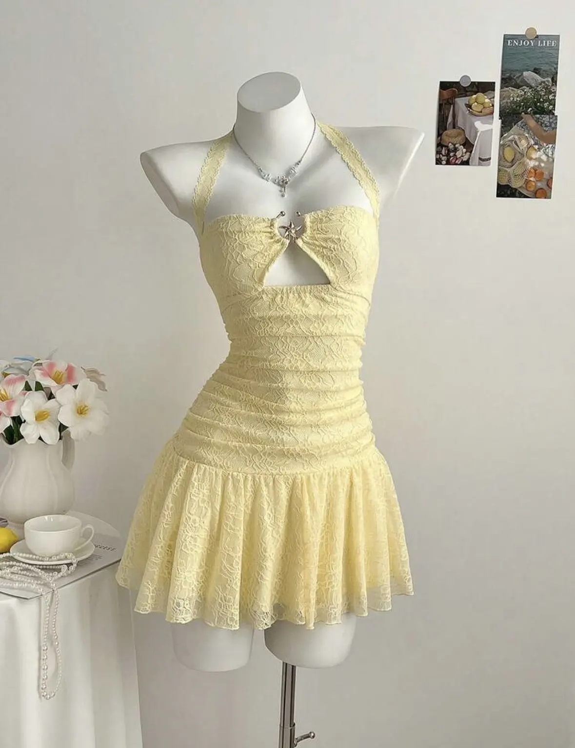Vestido amarillo mantequilla de encaje de doble vuelo talla s