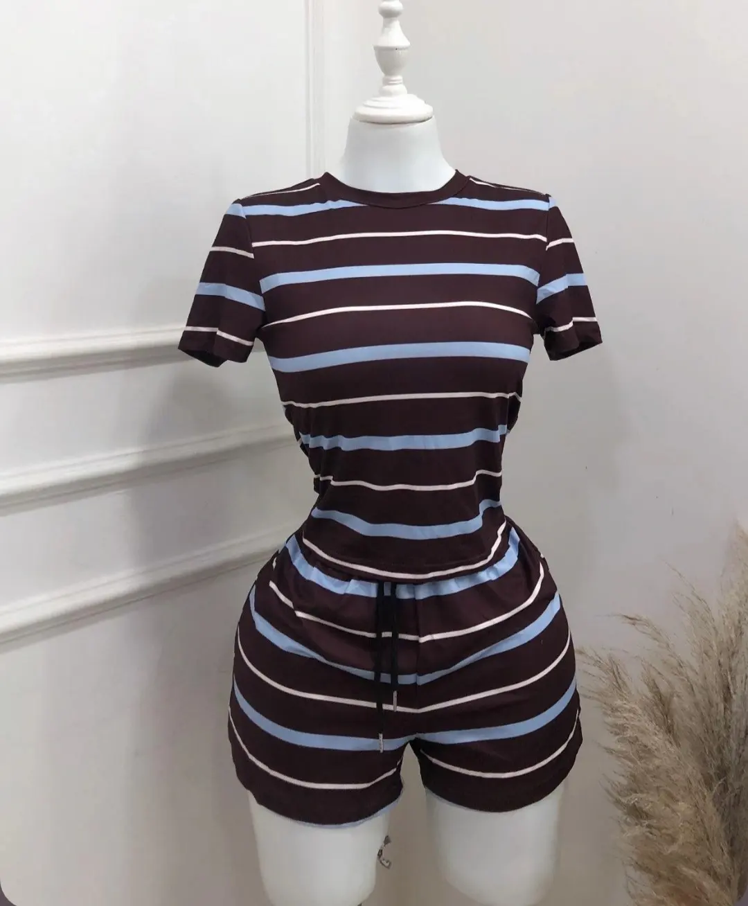 Conjunto cafe con rayas blanca y celeste talla s