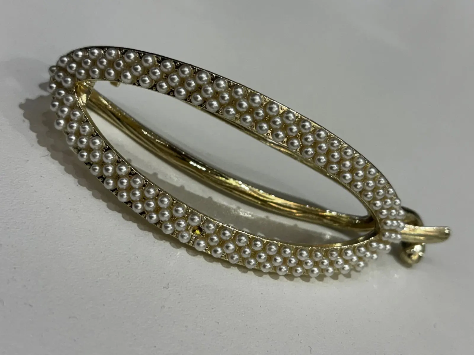 Banana clip dorado con perlas