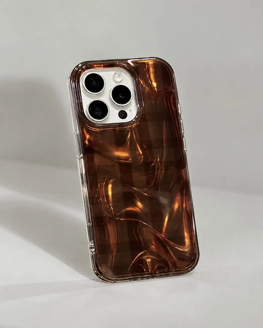 IPHONE CASE 12 PRO CAFÉ CON DORADO