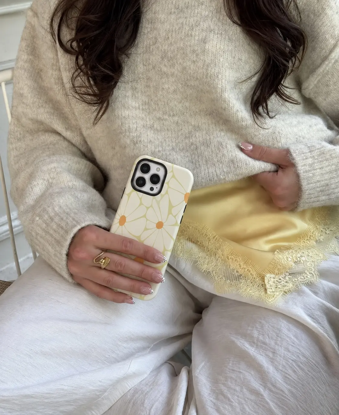 IPHONE CASE 12 PRO MAX DISEÑO FLORES BLANCAS