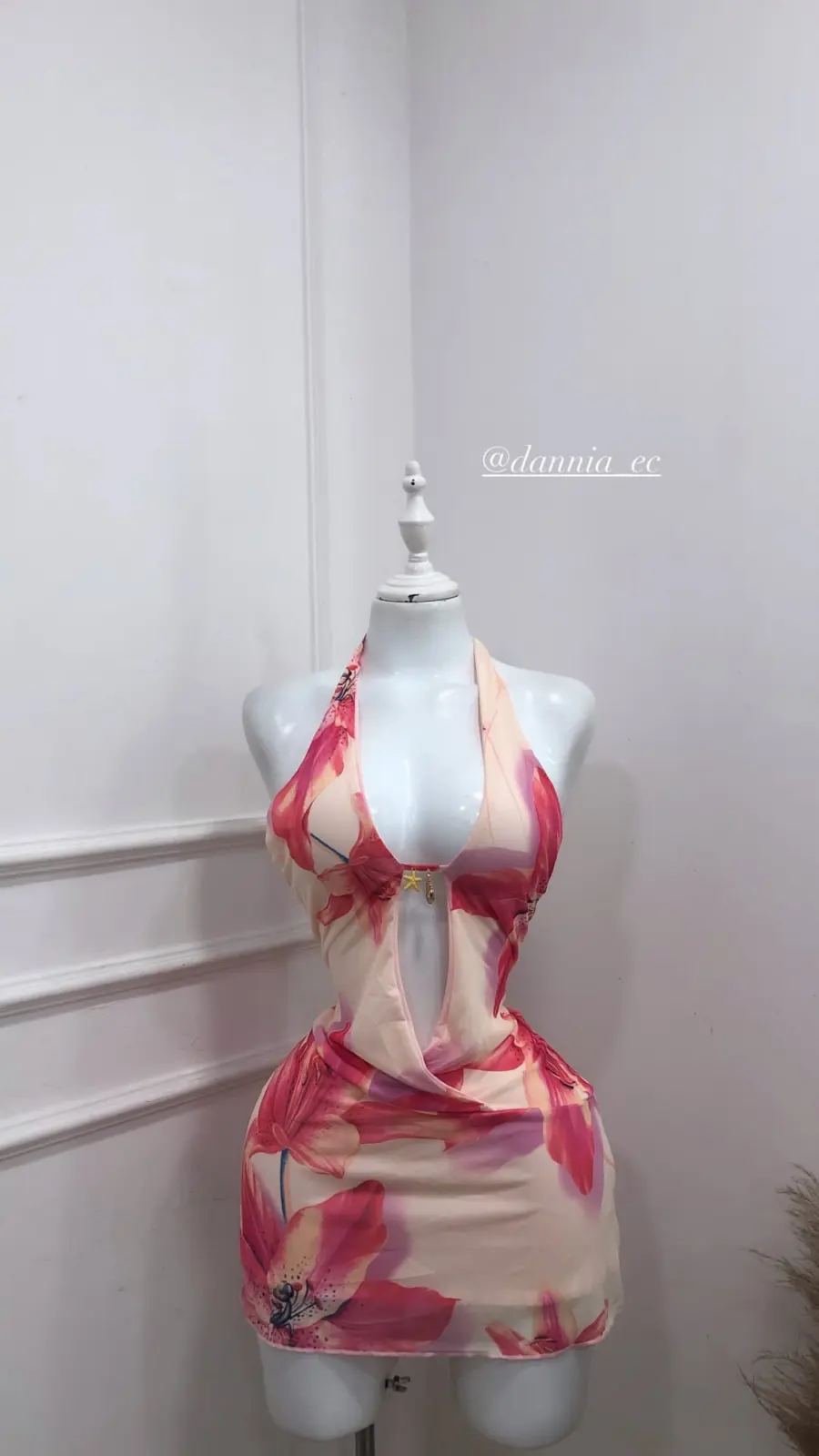 Vestido floreado corto talla xs