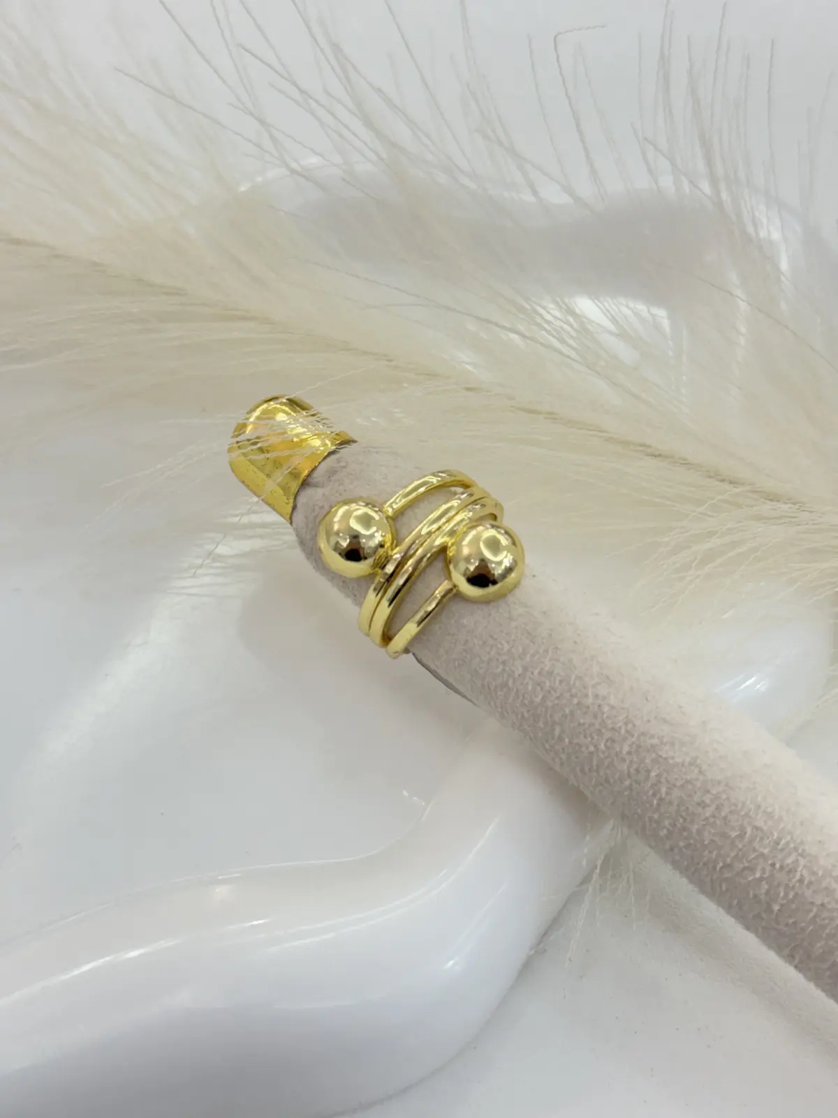 A00-757 Anillo dorado dos balines