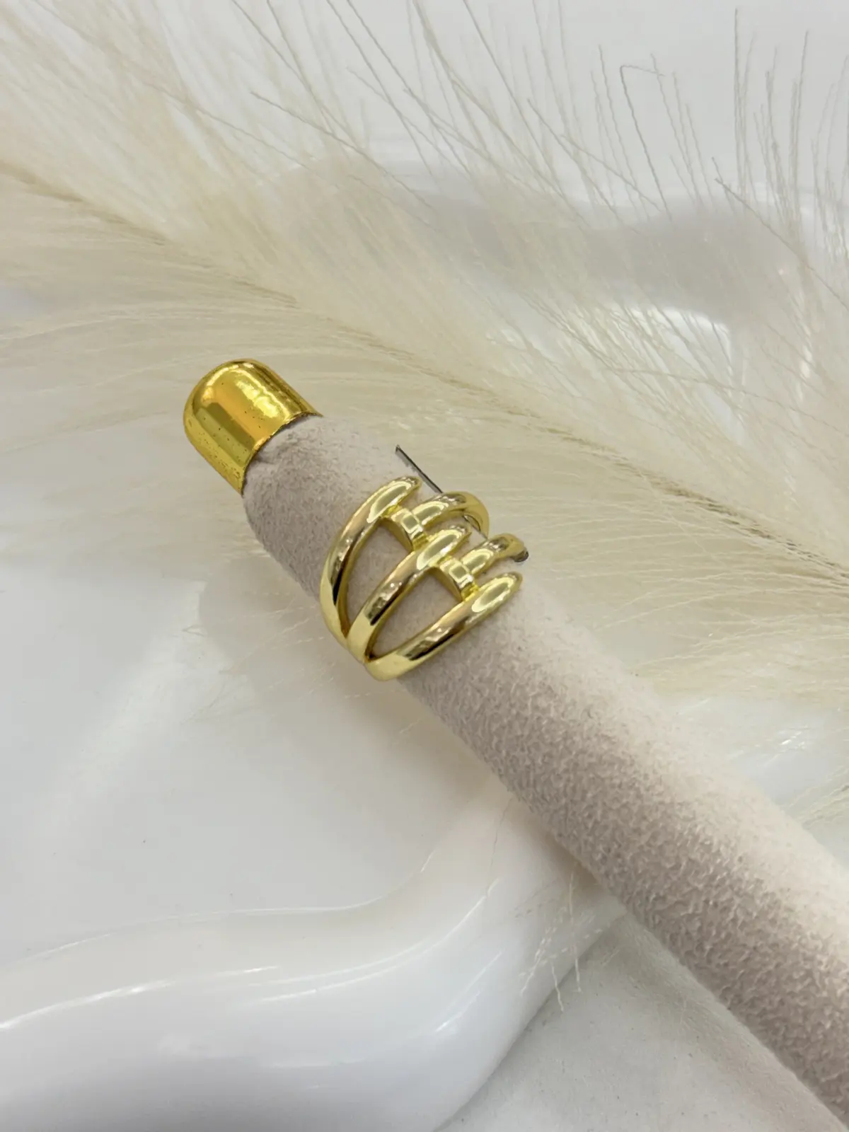 A00-767 Anillo dorado clavos