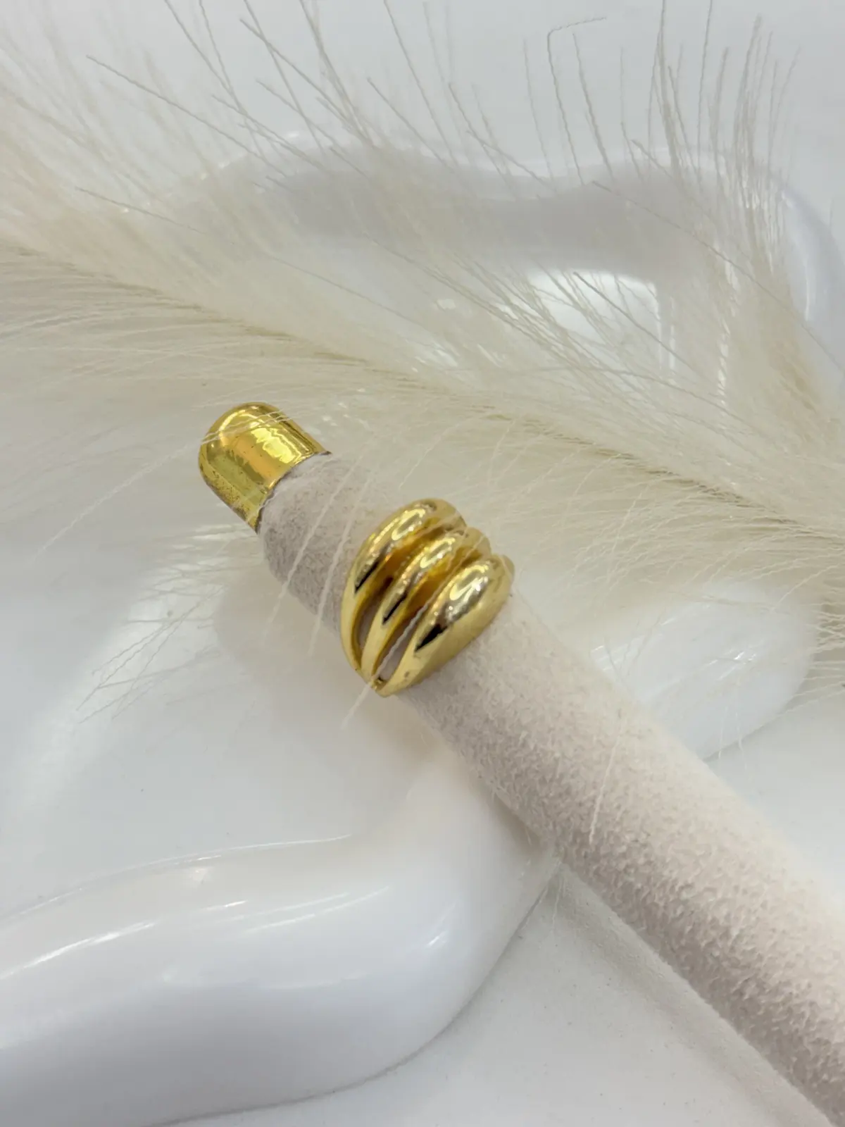 A00-380 Anillo dorado tres lineas grueso