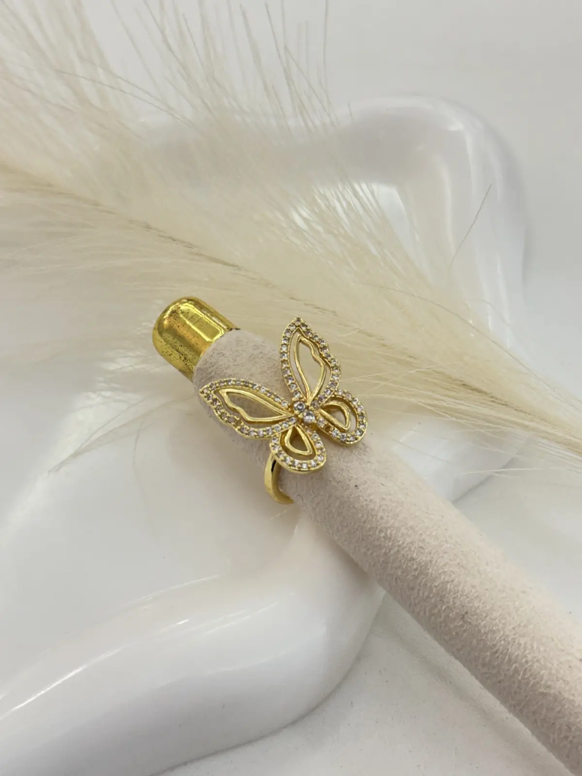 A00-771 Anillo dorado mariposa grande zircones