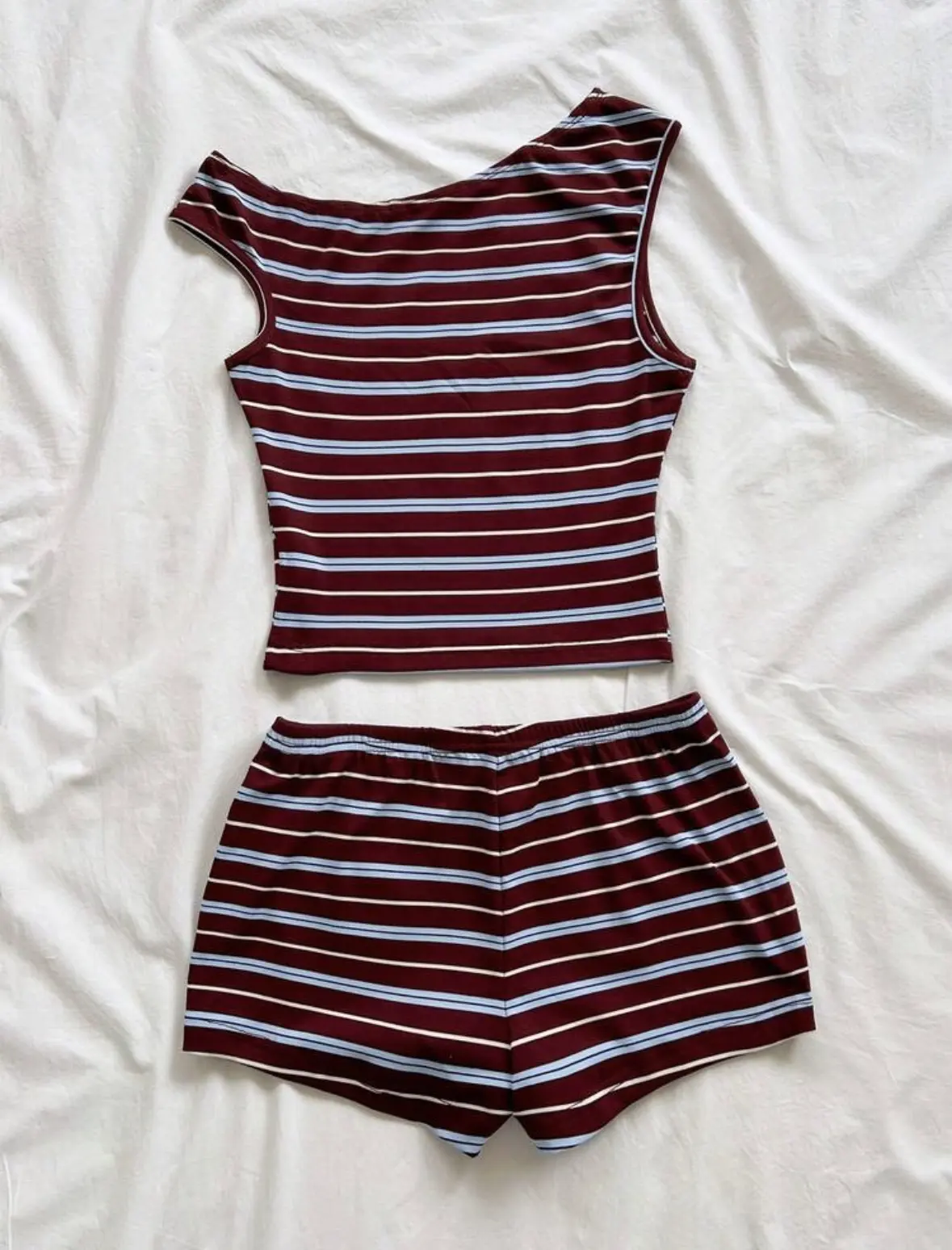 Conjunto de 2 piezas de rayas burdeos y celeste Talla M