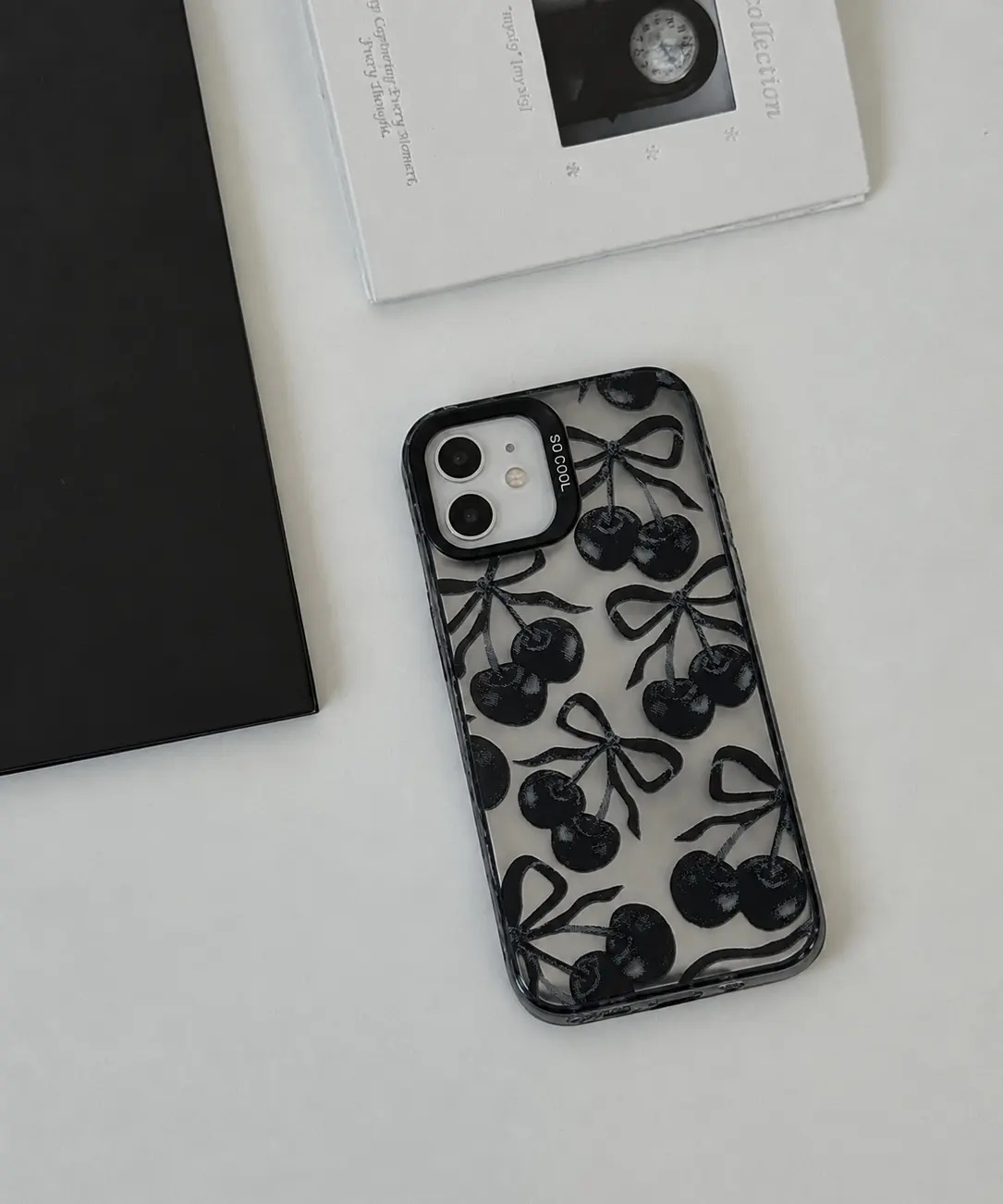CASE IPHONE 12 DISEÑO CEREZAS COQUETTE GRIS/NEGRO