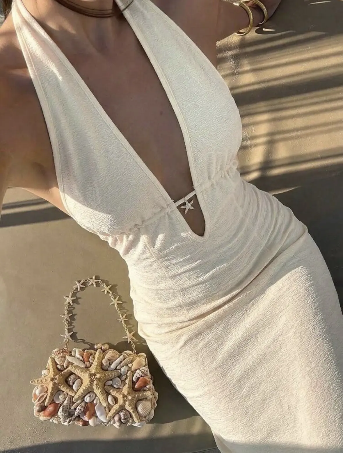 Vestido Largo con cuello en V con aplique de estrellita  color Albaricoque Talla S