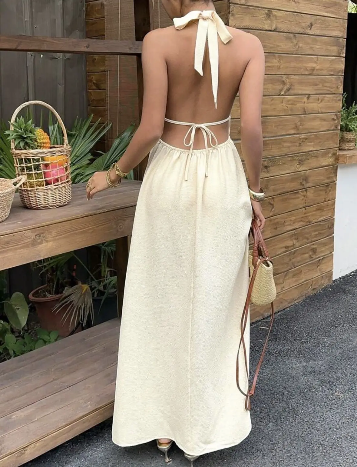 Vestido Largo con cuello en V con aplique de estrellita  color Albaricoque Talla S